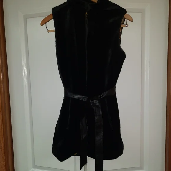 J.McLaughin faux fur vest - Picture 7 of 7